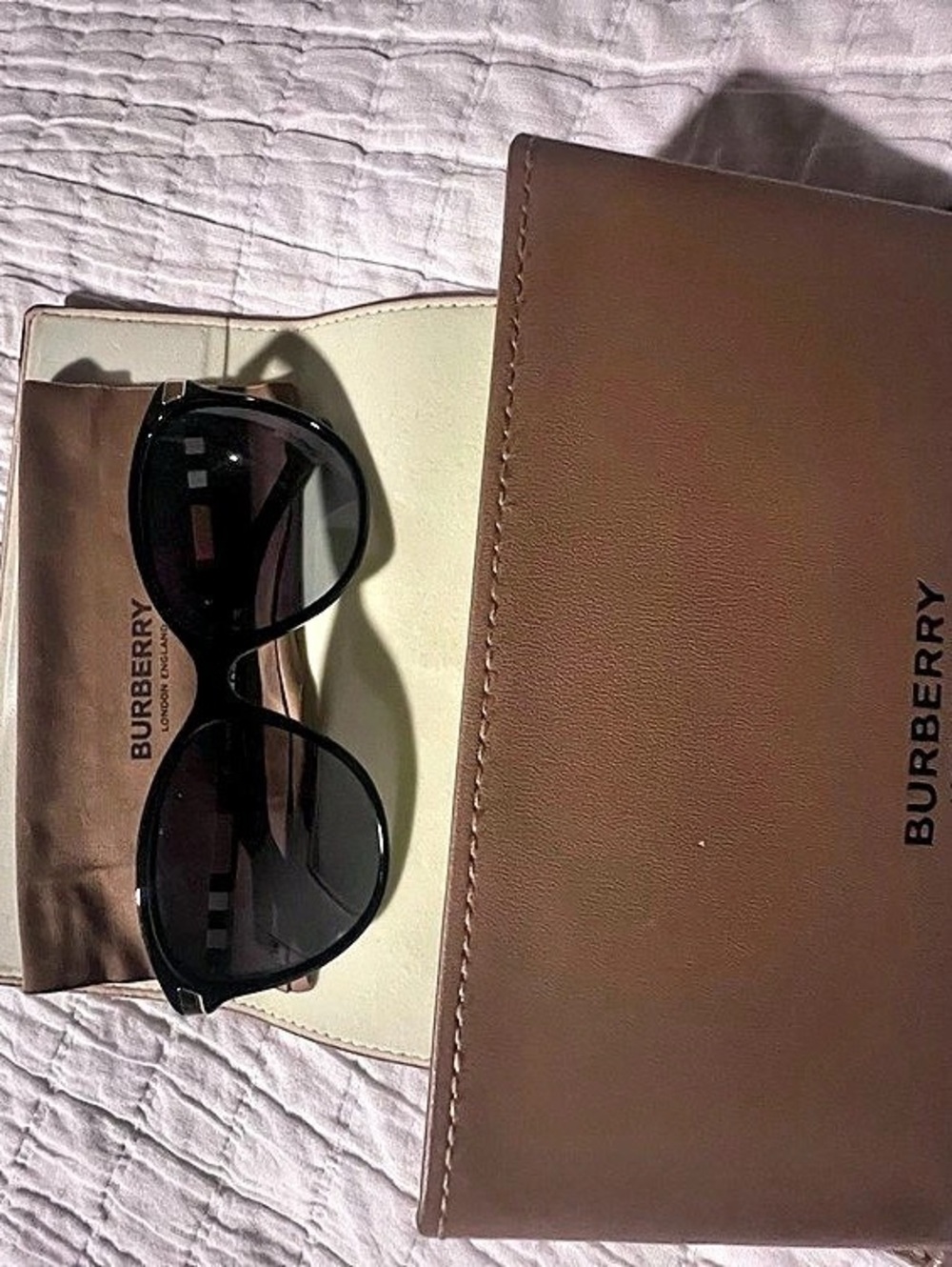 Burberry B4216 Sunglasses in Black & Brown